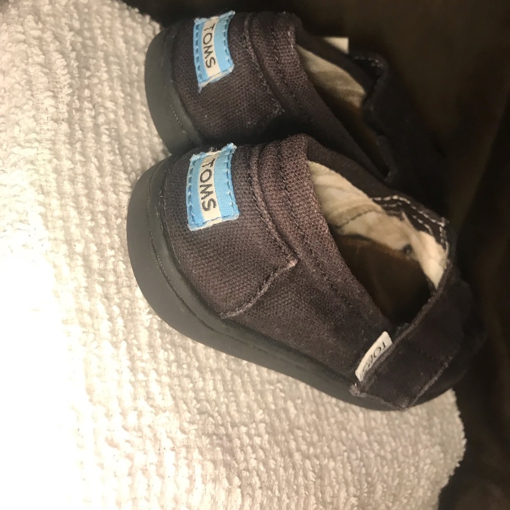 Little boy Tom’s size 10